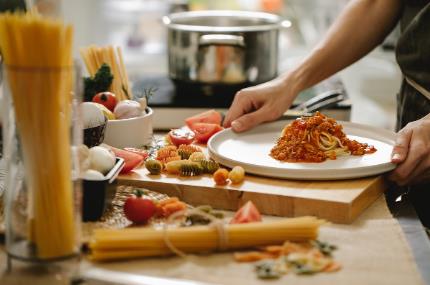 ?微生物生長(zhǎng)動(dòng)態(tài)監(jiān)測(cè)系統(tǒng)揭示：膳食干預(yù)比微生物移植更有效驅(qū)動(dòng)小鼠菌群重建